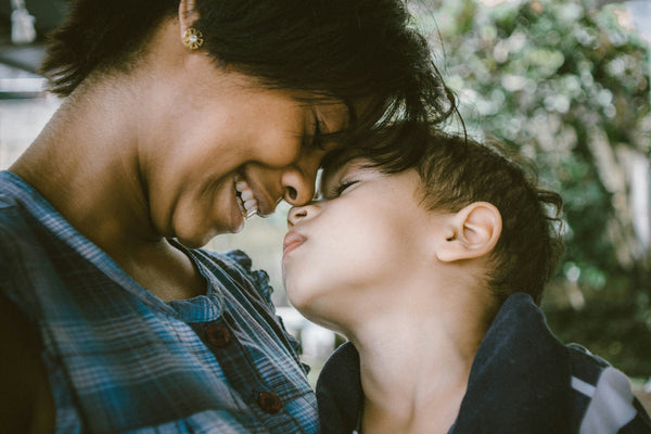 Celebre o Dia das Mães com Presentes que Trazem Memórias Brasileiras